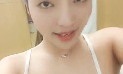 高gao颜值气质美女穿着透明薄纱情趣内衣慢慢脱掉搔首弄姿十分诱人