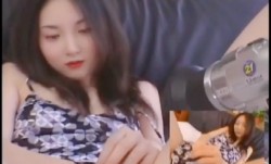 难得一见如此天然美的娇小美女叫床声音很动听，请带上耳机欣赏，大JB小哥把她干得白浆溢出 眼神迷离