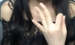 少妇性感情趣装开档黑丝沙发上自摸逼逼