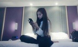 赵总寻花长相甜美小姐姐满背纹身69姿势口交舔tian逼抬起双腿打桩机猛操