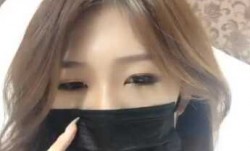 大奶妹mei子酒jiu店双人啪pa啪振动棒抽[chou]插无毛美穴再大力猛操