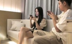 小胖哥酒jiu店约炮扛起腿一顿抽[chou]插、女孩被干的受不了