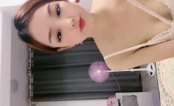 卷发漂亮妹mei妹mei露脸掰穴