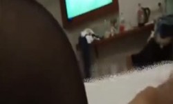 妈妈第官网一次为我穿上了丝袜，妈妈的真的爱我啊！我要好好的满足她！