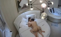 360监控破解小伙迫不及待的趴掉、极品身shen材女友的牛仔裤、先打一炮再说