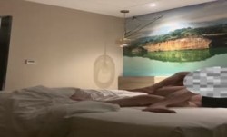 《最新流出约炮大神》“我不要好深好胀”对白刺激专搞极品嫩neng妹mei帅小伙露脸1