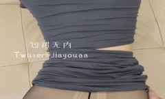 最新上市！【淫妻福利】皮肤白皙肥臀细腰人妻最新上市！【短裙无内】单男啪pa啪，绿帽癖老公找单男艹爱妻(14)