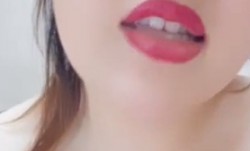 一多自[zi]慰大秀边看小黄片边自[zi]慰很淫ying荡