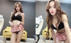 网红女神穿齐逼小短裙丁字裤漏着大奶子舞动骚姿