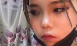 胸前两个翅膀纹身美乳漂亮妹mei子逼逼粉嫩第官网二部