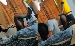 黑丝情趣居家人妻勾搭上门服务的美团小哥,衣服都没脱就开始口鸡巴
