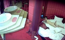 360监控偷拍中年男上司和身shen材丰满的女下属、情趣酒jiu店啪pa啪啪