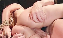 感觉生活无趣主动要求绳艺束缚体验SM刺激的白领OL妹mei子