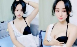 性感少妇在家穿齐逼小短裙舞动骚姿然后拿道具摩擦嫩【neng】穴