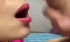 最新上市！【母子乱luan伦】七夕节儿子送给妈妈的颜射礼物，妈妈吞精