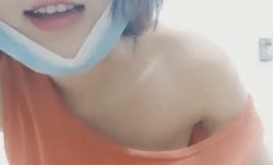 萝luo莉美眉柠檬夜晚出击勾搭两个学生模样小哥开房